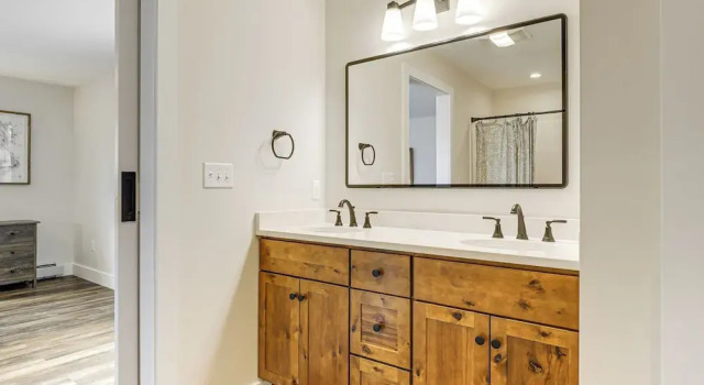 Walk to Sebago Town Beach: Luxe Townhome w/ Grill, Rezerwuj Apartament Sebago Maine