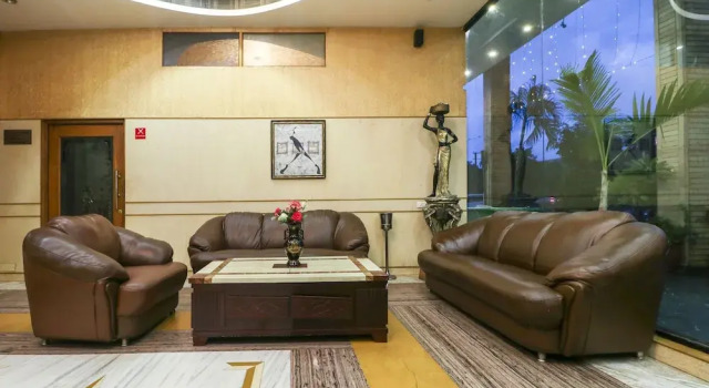 Capital O 5439 Hotel Shiraaz