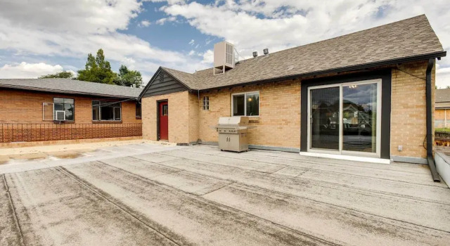 Апартаменты с 2 комнатами с балконом 3 Mi to Denver Zoo: Cherry Creek Duplex!