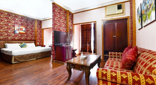 Полулюкс Capital O 125 Moon Plaza Hotel