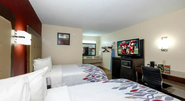 Четырёхместный номер Superior Red Roof Inn Columbus, MS