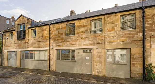 Modern 2BR Mews House, Забронировать Отель Бизнес-отели Эдинбурга, рядом с Scottish Widows Bank Plc, 4* 5*
