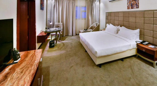 Полулюкс Deluxe Golden dune Hotel Services - Turaif
