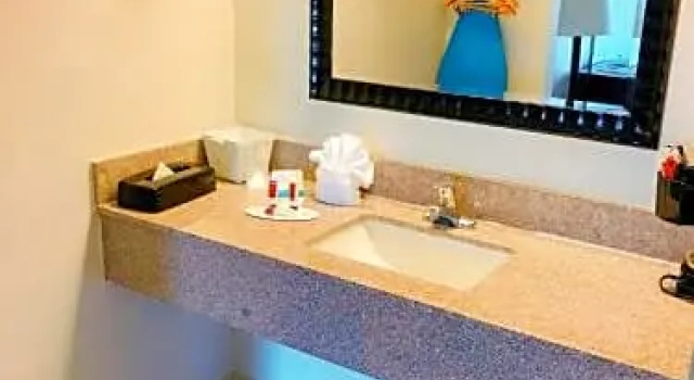 Номер Standard с видом на воду Baymont by Wyndham Orlando Lake Buena Vista South