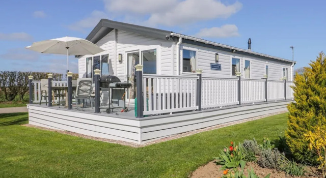 Superb Detached Lodge Located on Skipsea Sands, Забронировать Дом для отпуска Отели Англии с бассейном, Бассейн