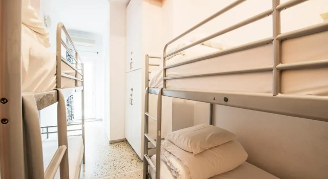 Кровать в общем номере (женский номер) Отель Safestay Athens