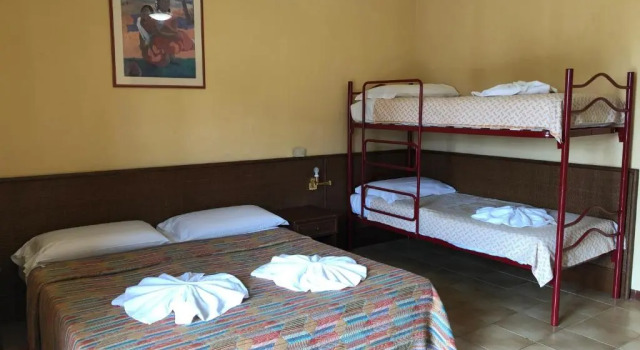 Четырёхместный номер Standard Hotel AMALFI & Restaurant Karaoke Bar