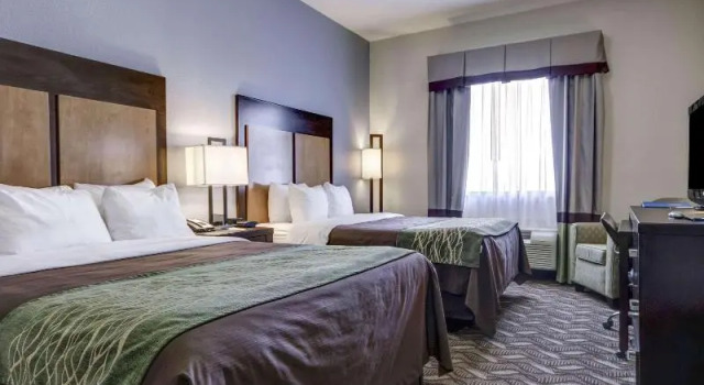 Четырёхместный номер Standard с балконом Comfort Inn & Suites El Paso I-10 Airport Area