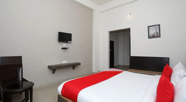 OYO 10967 Dhola Maru Resort, Book Ferieresort Hoteller i Rajasthan med morgenmad, Morgenmad