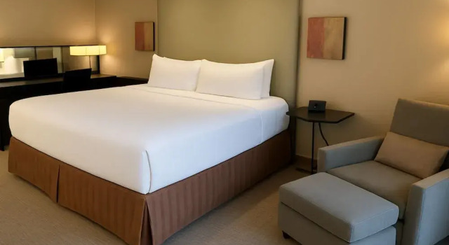 Номер Standard с балконом Crowne Plaza - Chicago West Loop by IHG