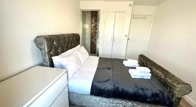 3 Bedroom Riverview Flat Canary Wharf Free Parking, Забронировать Апартаменты/квартира Лондон Большой Лондон, рядом с Парк и ферма «Мадшут»