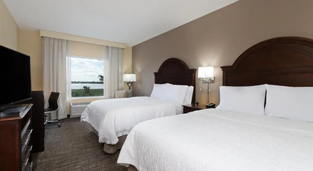 Двухместный номер Standard с видом на озеро Hampton Inn & Suites Wellington