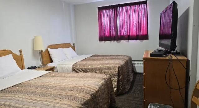 Семейный люкс Camelot Court Motel