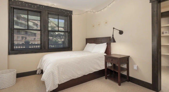 Номер Standard Ski Condo with Private Garage and Washer Dryer - Parry Peak Loft Premium-Rated 105