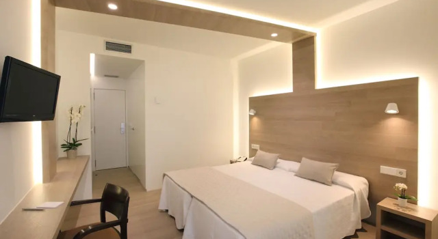 Номер Standard с балконом Hotel Carlos l