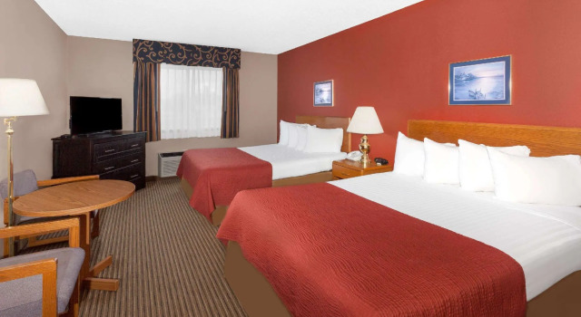 Standard Vierer Zimmer mit Blick auf den Innenhof Super 8 by Wyndham St. Ignace