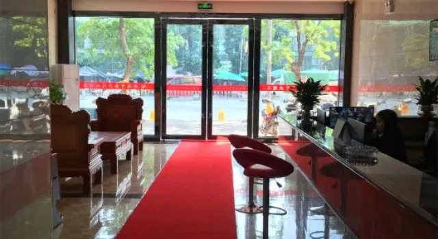 Xiongfu Business Hotel (Yulin Yufu Road Store), Varaa Hotelli Yulin Guangxi