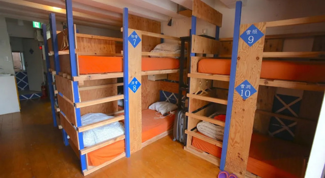Кровать в общем номере (женский номер) с балконом Yadoya Guest House Orange - Hostel