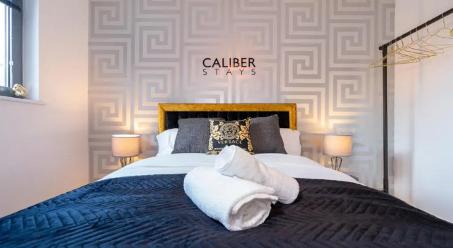 CALIBER STAYS Apartments & Homes - The Medusa Suite - 2 Bedroom Apartment - City Centre - FREE NETFLIX, Забронировать Апартаменты/квартира Отели Бирмингема с парковкой, рядом с Океанариум «Национальный центр морской жизни», Парковка