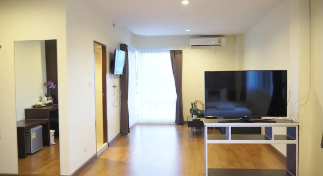 Номер Deluxe с балконом Suksomboon Hotel
