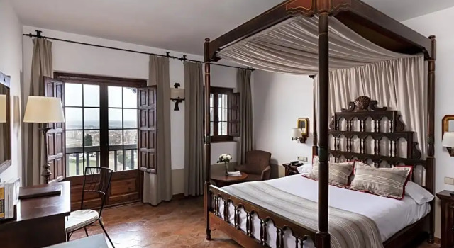 Полулюкс Standard Parador de Tortosa
