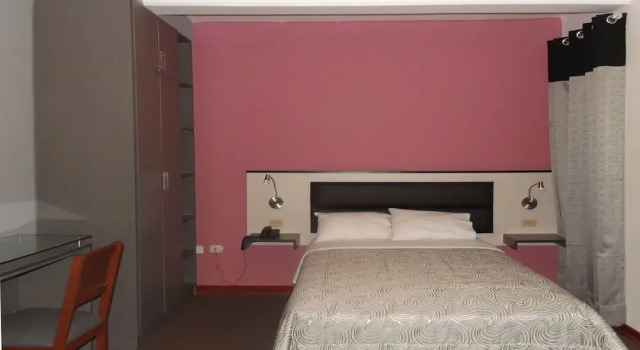 Komfortní Dvoulůžkový s manželskou postelí pokoj s balkonem a a výhledem na město Hotel Victoria