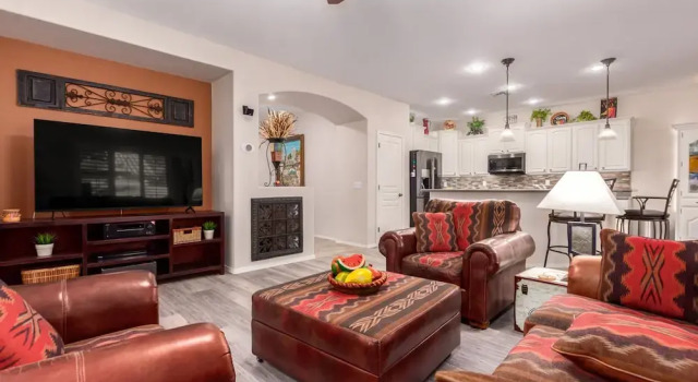 Stunning 3 bed in the Heart of Maricopa City, Book Feriehus Sommerhuse i Maricopa, Hytte