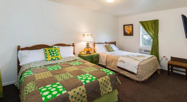 Четырёхместный люкс Virginia City Inn