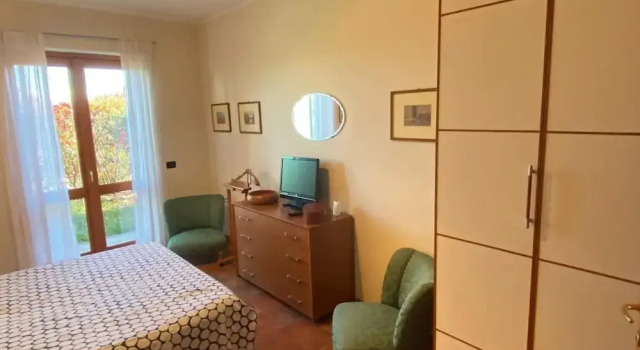 Chalet Dania With Garden Pool and Lake View, Забронировать Шале Отели Пьемонта с бассейном, Бассейн
