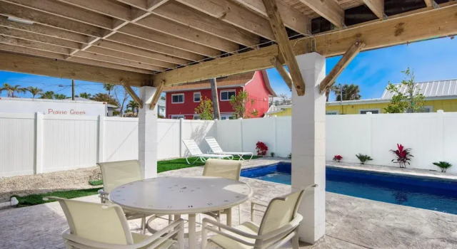 Sea Salt Escape, Забронировать Дом для отпуска Отели Fort Myers Area с бассейном, Бассейн