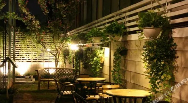 Bnb Chungdam Female Only (nur für Frauen), Buchen Sie Bed & Breakfast Seoul Südkorea, in der Nähe von 10 Corso Como Café