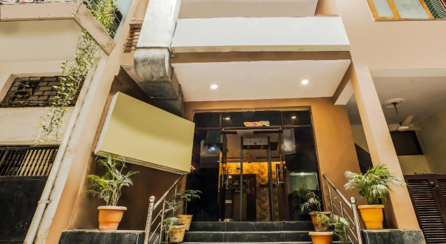 OYO 22533 Hotel Sunrise Blue