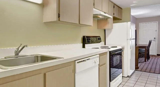 Номер Standard Howard Johnson Express Inn And Suites Lakes Front