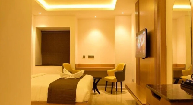 Люкс Luxury с видом на город Hotel Grand Serene Mysore