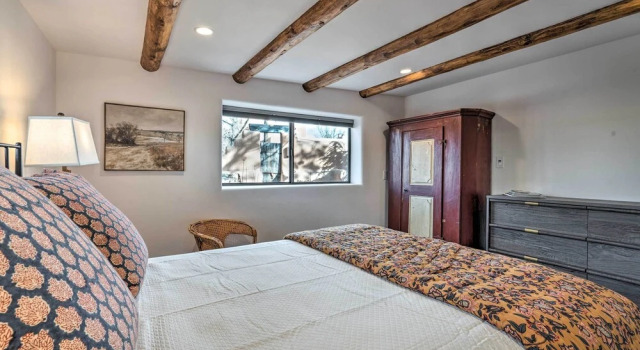 Adobe House w/ Patio - Walk to Dtwn Plaza & Shops!, Varaa Lomakoti Santa Fe New Mexico