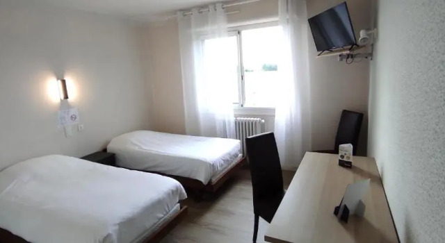 Hostellerie du Parc, Book Hotel Hotels in Labarthe-Inard with Parking, Parking
