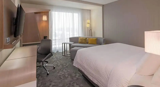 Двухместный номер Standard с частичным видом Courtyard by Marriott Burlington-Oakville