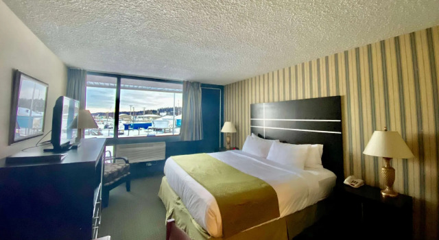 Двухместный номер Standard Ramada by Wyndham Whitecourt