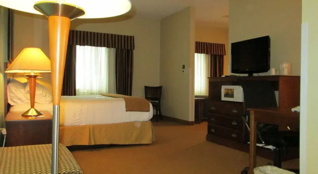 Wingate by Wyndham Newell, Buchen Sie Hotel Newell West Virginia