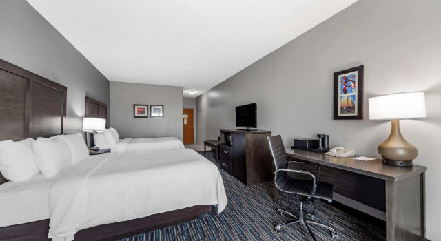 Четырёхместный номер Standard Garner Hotel Oklahoma City - Quail Springs by IHG