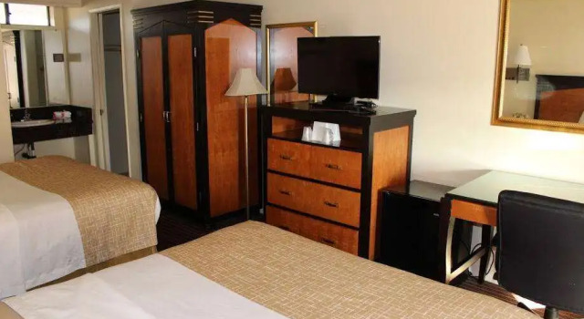 Travelodge by Wyndham Buena Park, Забронировать Отель Буэна-Парк Disneyland California