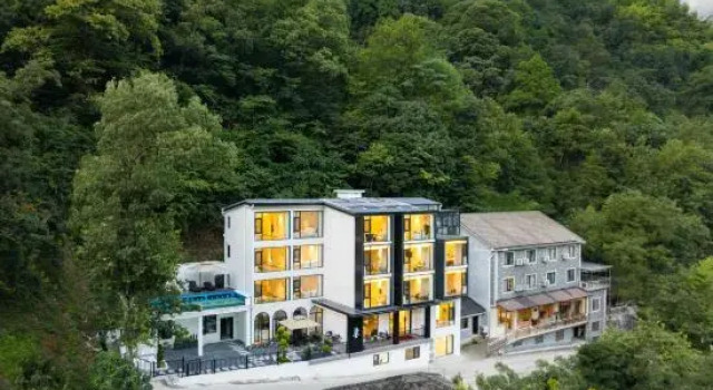 Qing ink Tea Garden pleasant color designer air infinity pool mountain luxury beauty night, Prenota Hotel Hotel a Huzhou con piscina, Piscina