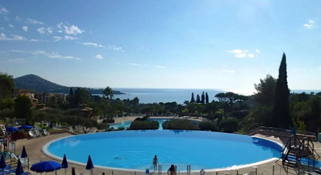 Garden level with sea view for 6 people