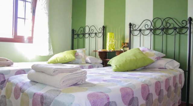 Casa De Teones, Varaa Hotelli Hotellit Malaga Province uima-altaalla, Uima-allas