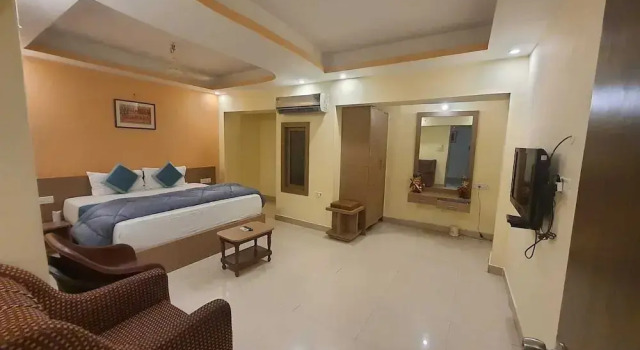 Двухместный номер Superior с балконом и с видом на город Hotel vrinda palace