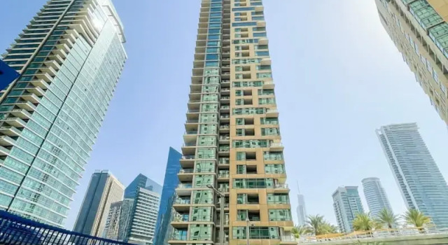 2B Apt With Waterfront View JBR, Забронировать Отель Джумейра , рядом с Dubai Marina Yacht Club