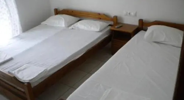 Aris, Book Hotel Paralia 