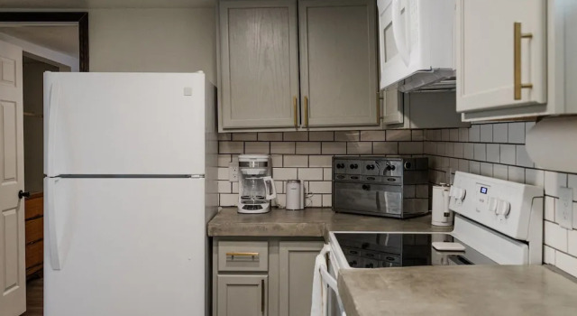 Апартаменты Cozy Local Apartment