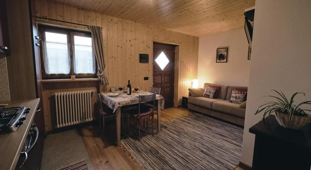 Appartamento Edelweiss, Book Apartment Hotels in Madesimo with Parking, Parking