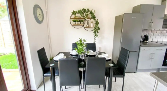 Апартаменты Contractor House - Free Parking - Garden - CMK by Comfy Workers